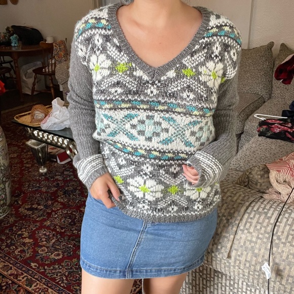 Gorgeous sweater - Picture 2 of 6